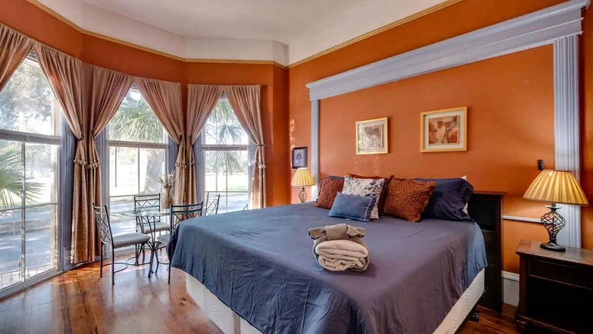 Elegant 2 Bed Directly On Forsyth Park Apartment Savannah