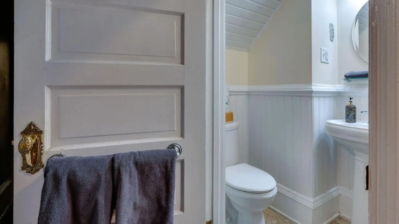 Elegant 2 Bed Directly On Forsyth Park Apartment Savannah 0*,  United States