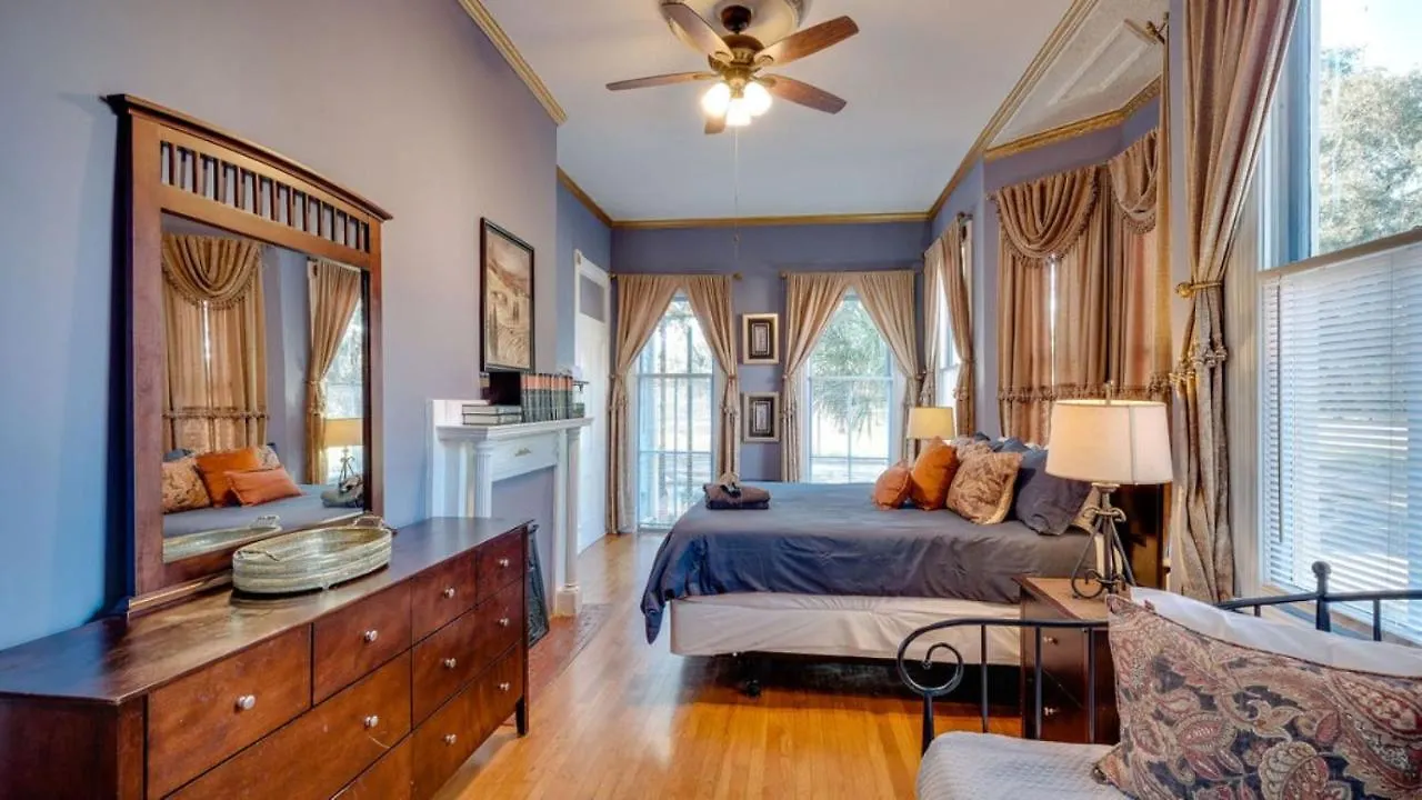 Elegant 2 Bed Directly On Forsyth Park Apartment Savannah 0*,  United States